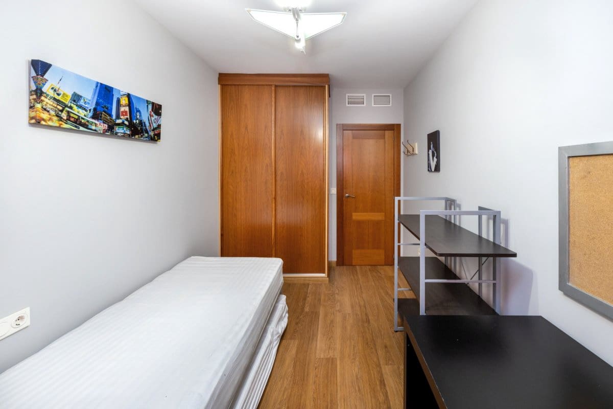 2 soveværelse Lejlighed til leje i Granada by med swimmingpool garage - € 1.350 (Ref: 9102827)