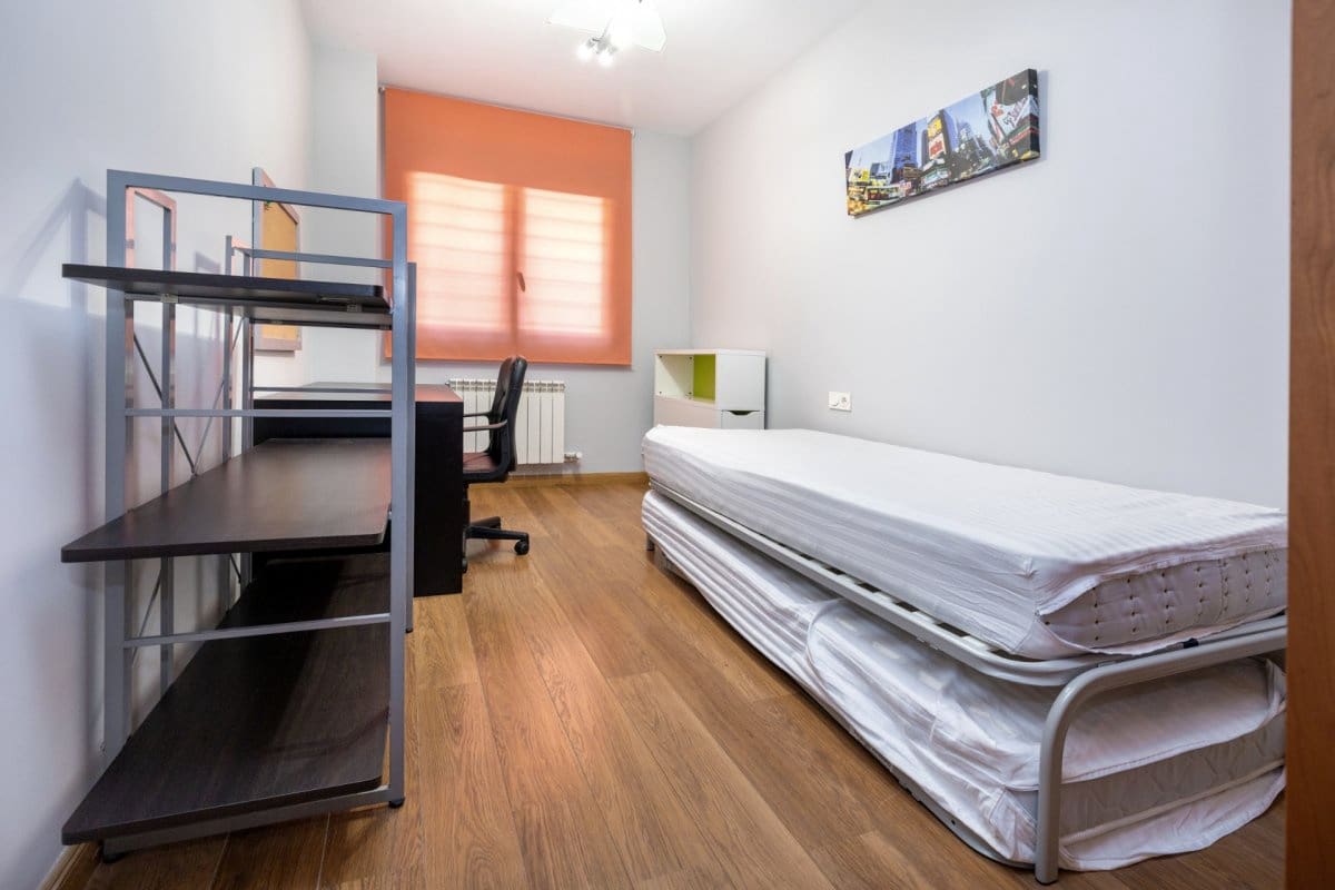 2 soveværelse Lejlighed til leje i Granada by med swimmingpool garage - € 1.350 (Ref: 9102827)