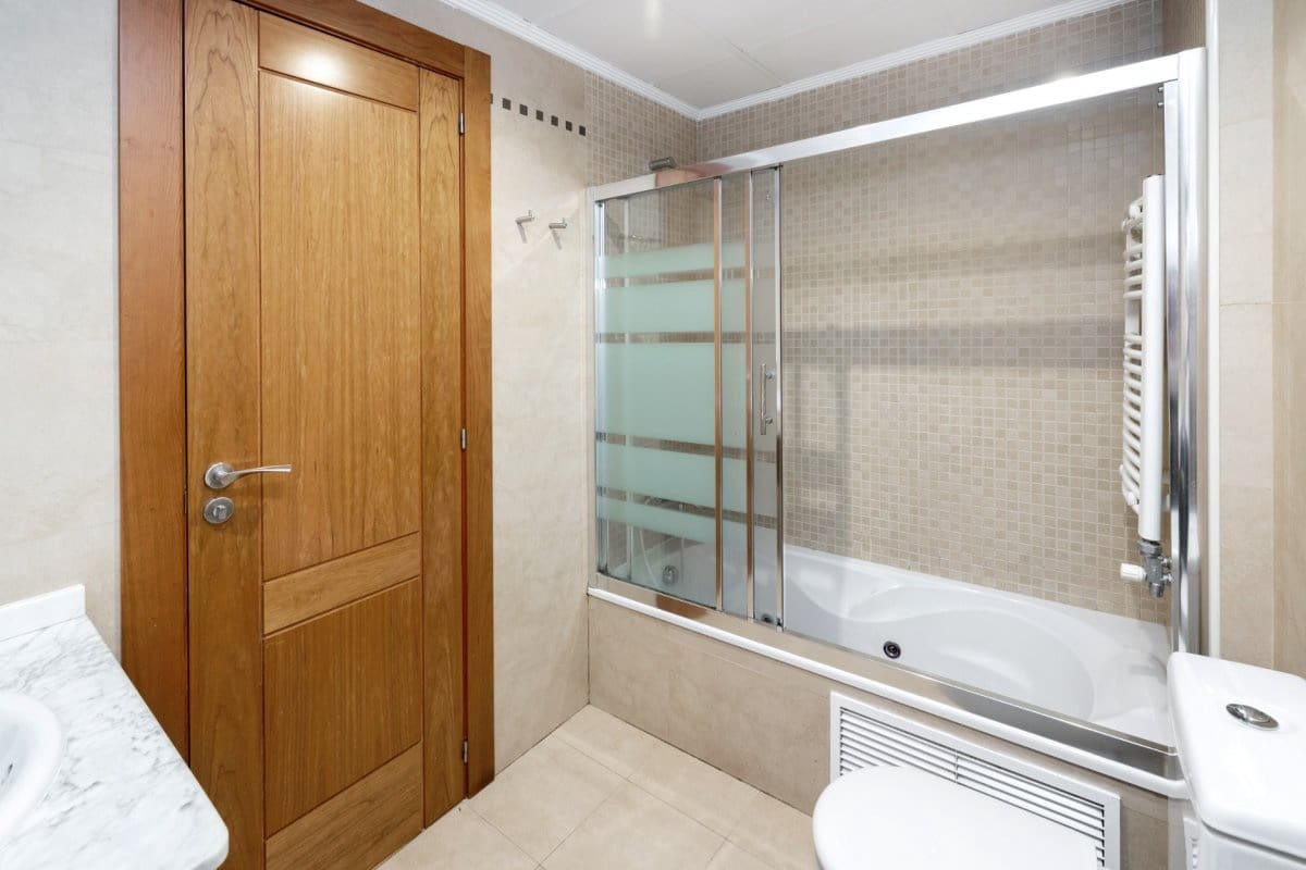 2 soveværelse Lejlighed til leje i Granada by med swimmingpool garage - € 1.350 (Ref: 9102827)