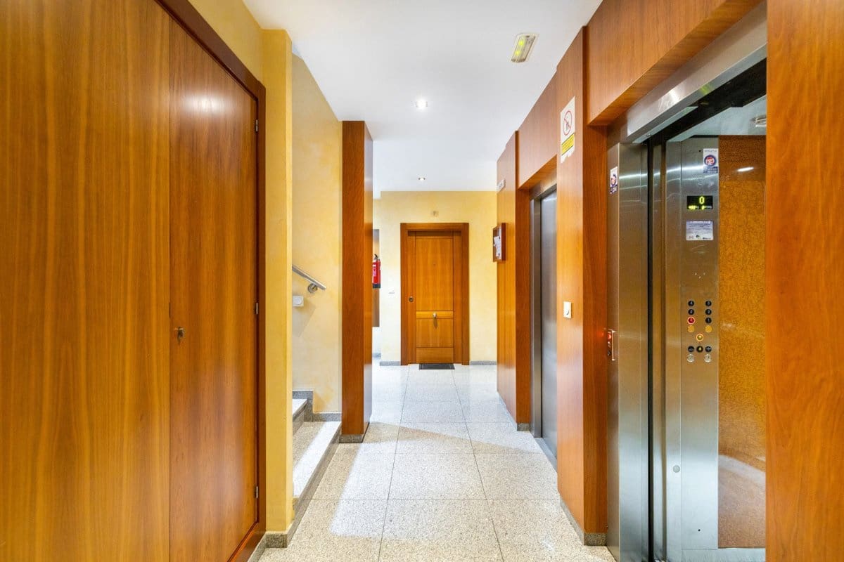 2 soveværelse Lejlighed til leje i Granada by med swimmingpool garage - € 1.350 (Ref: 9102827)