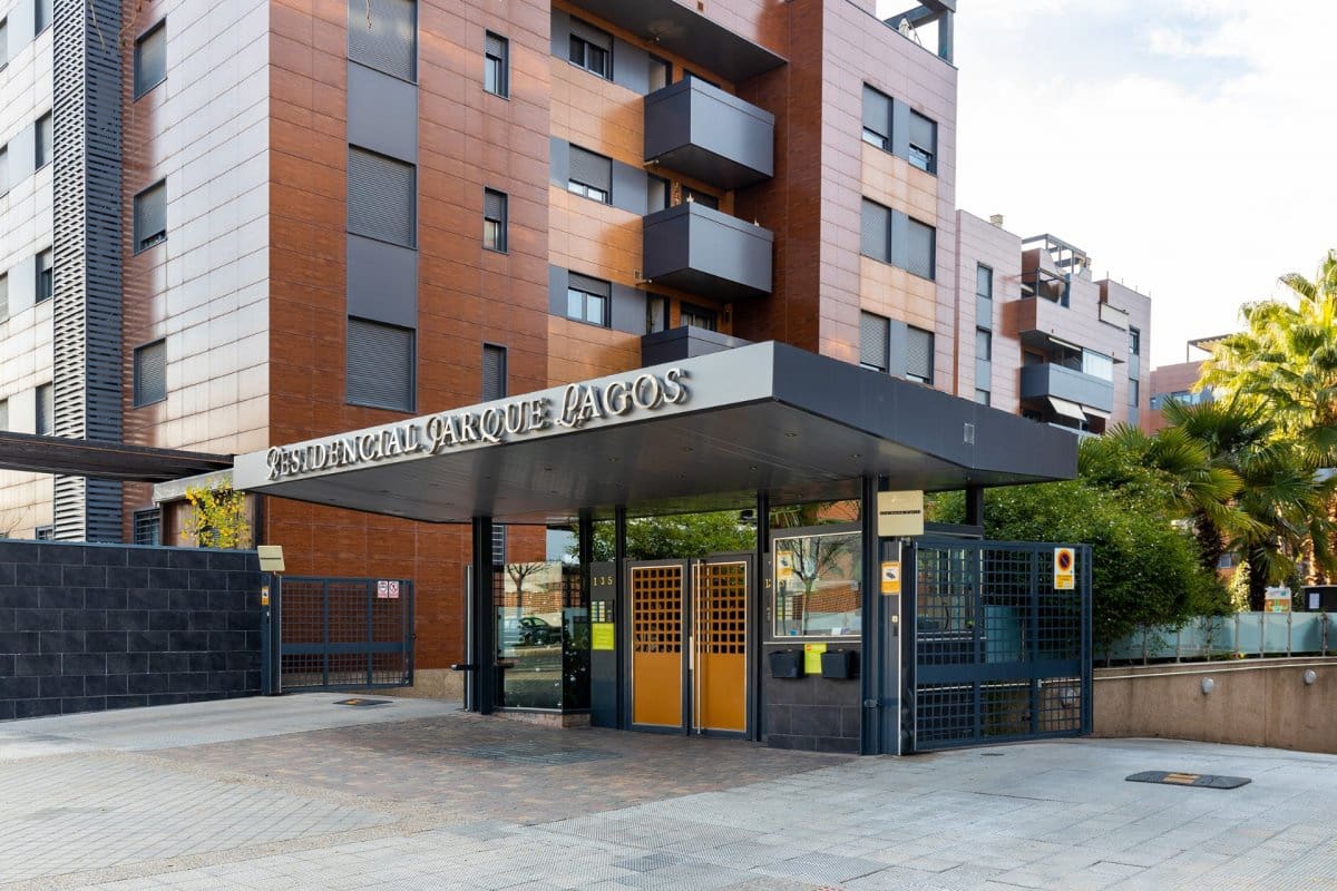 2 soveværelse Lejlighed til leje i Granada by med swimmingpool garage - € 1.350 (Ref: 9102827)