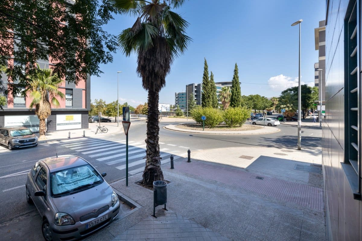 2 soveværelse Lejlighed til leje i Granada by med swimmingpool garage - € 1.350 (Ref: 9102827)