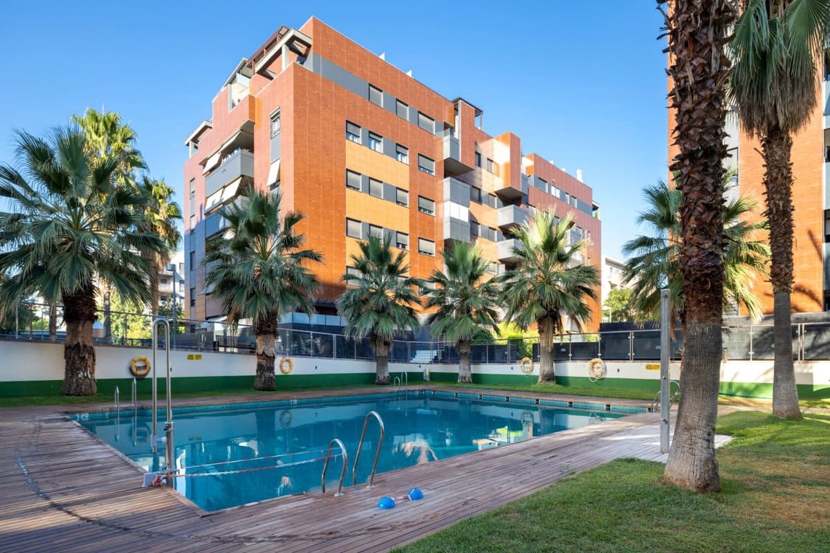 2 soveværelse Lejlighed til leje i Granada by med swimmingpool garage - € 1.350 (Ref: 9102827)