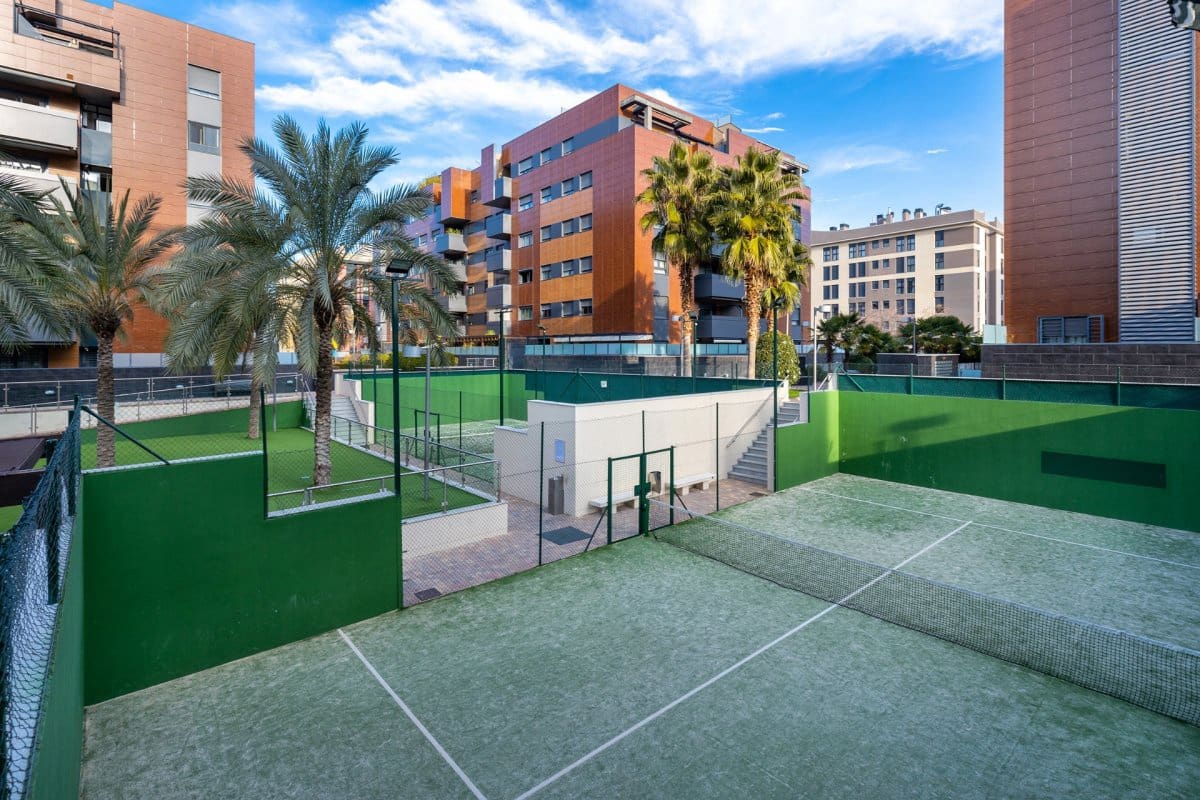 2 soveværelse Lejlighed til leje i Granada by med swimmingpool garage - € 1.350 (Ref: 9102827)