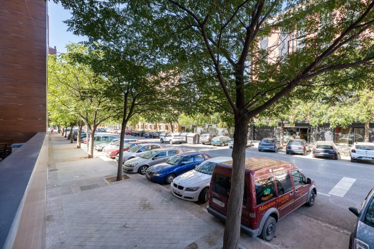 2 soveværelse Lejlighed til leje i Granada by med swimmingpool garage - € 1.350 (Ref: 9102827)