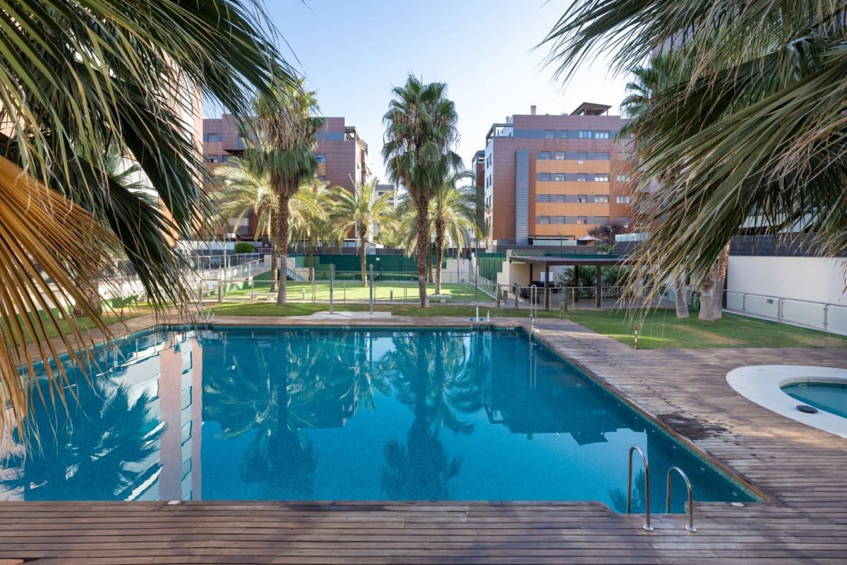2 soveværelse Lejlighed til leje i Granada by med swimmingpool garage - € 1.350 (Ref: 9102827)