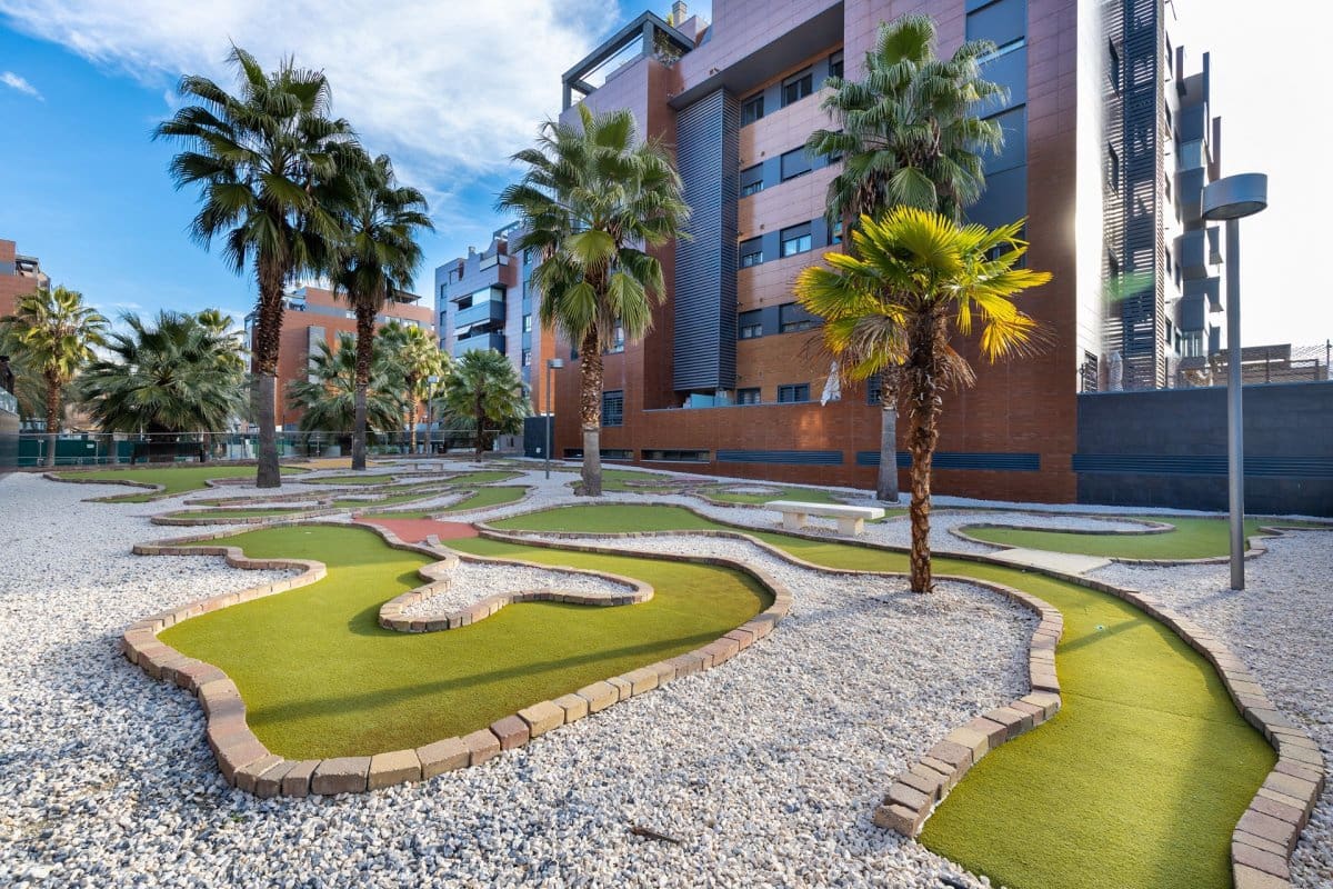 2 soveværelse Lejlighed til leje i Granada by med swimmingpool garage - € 1.350 (Ref: 9102827)