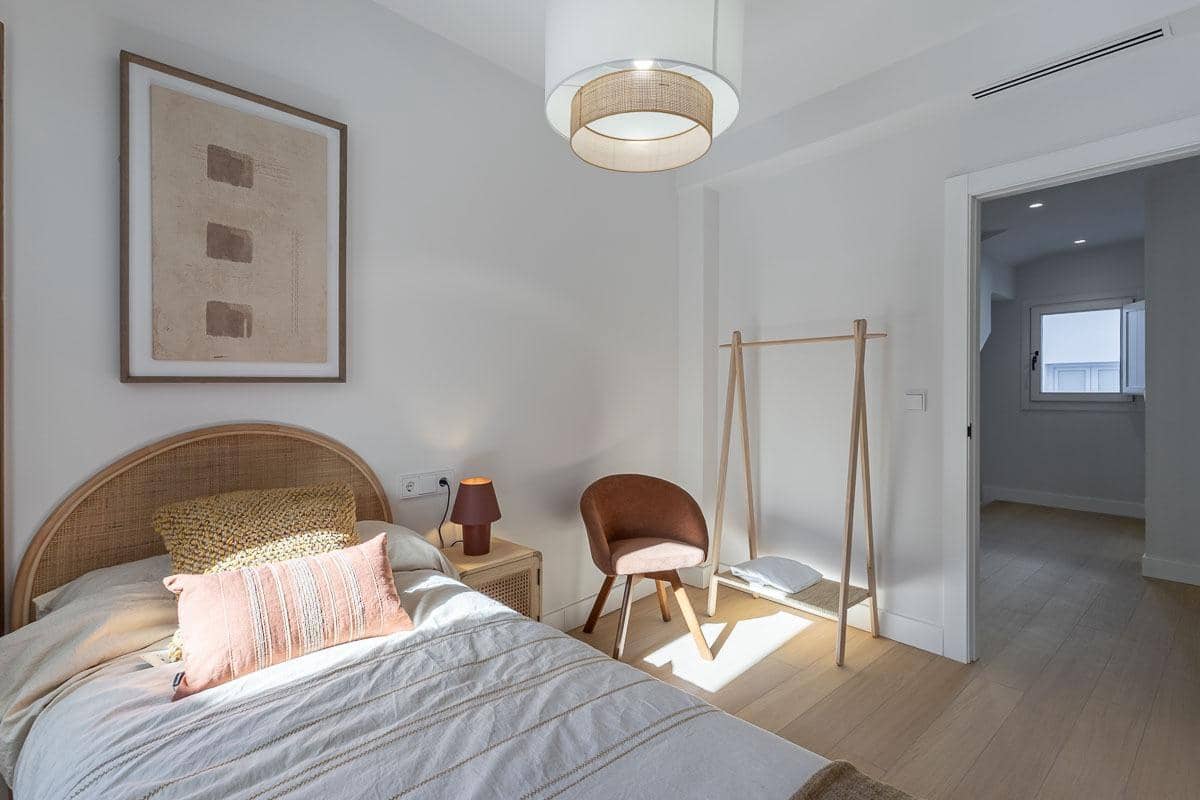 3 soveværelse Lejlighed til salg i Granada by - € 650.000 (Ref: 9116020)