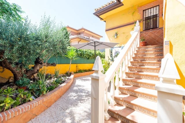 5 soveværelse Villa til salg i Cúllar Vega med swimmingpool garage - € 349.900 (Ref: 9118653)