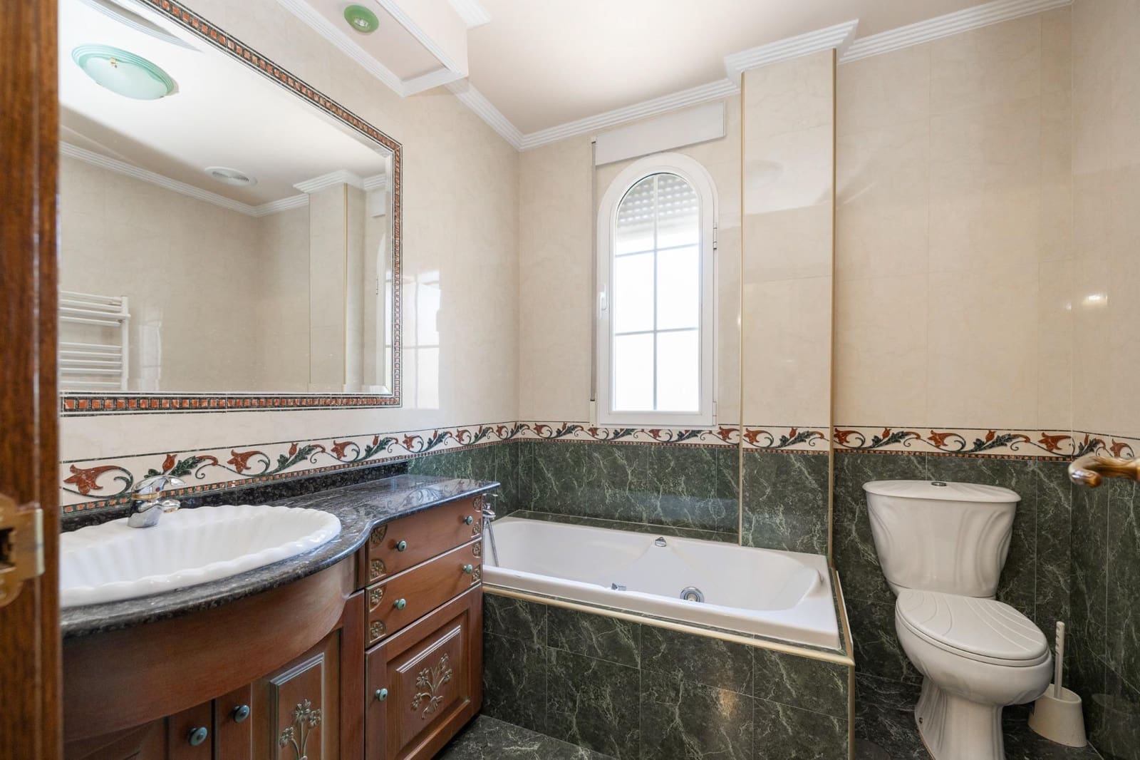 8 soveværelse Villa til salg i Monachil med swimmingpool garage - € 490.000 (Ref: 9129698)