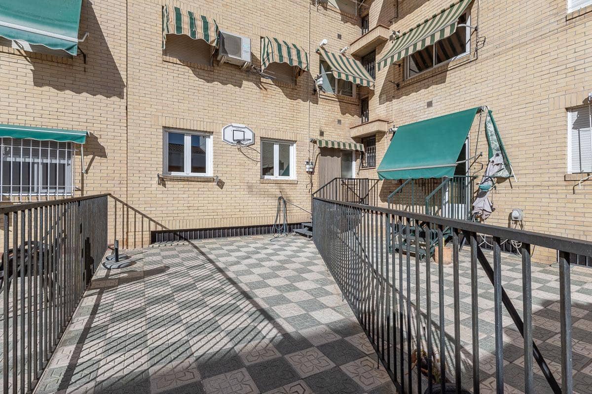 3 bedroom Flat for sale in Granada city with garage - € 395,000 (Ref: 9145433)