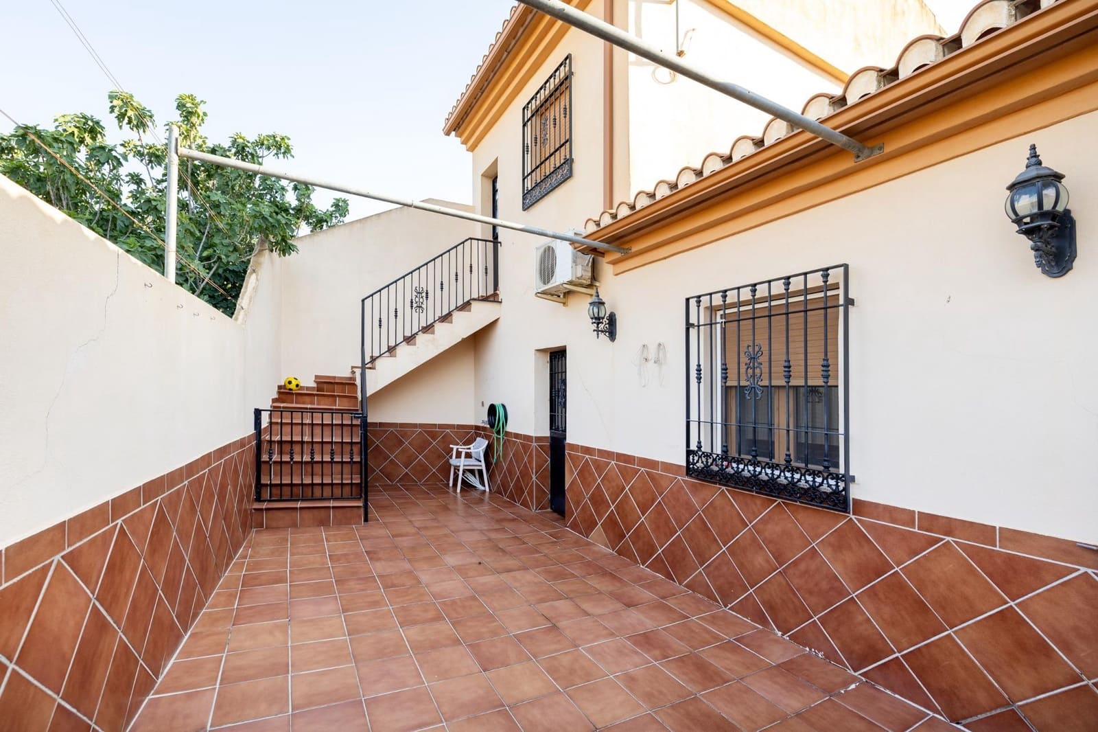 5 soveværelse Villa til salg i Vegas del Genil med garage - € 225.000 (Ref: 9145436)