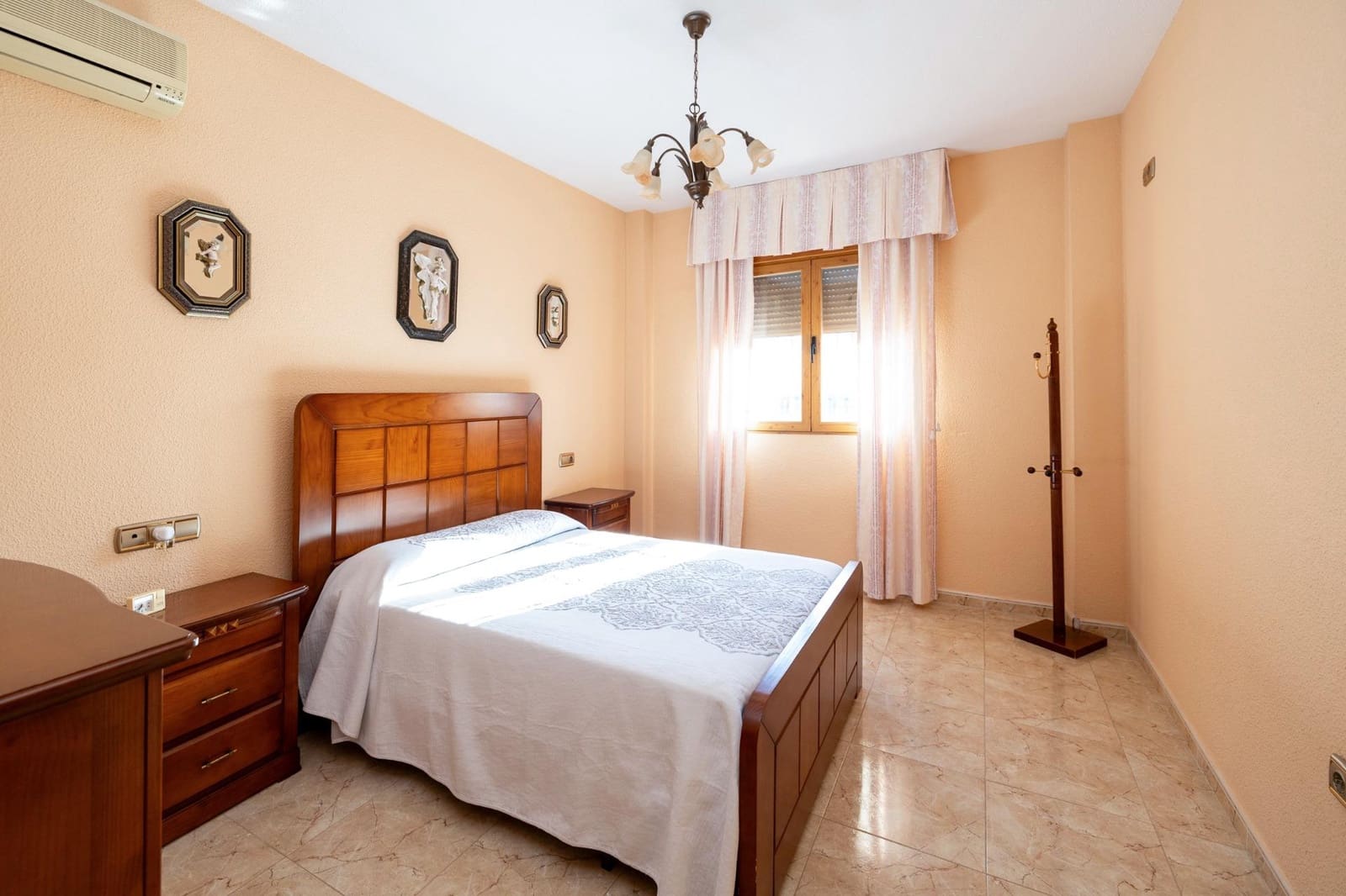 5 soveværelse Villa til salg i Vegas del Genil med garage - € 225.000 (Ref: 9145436)