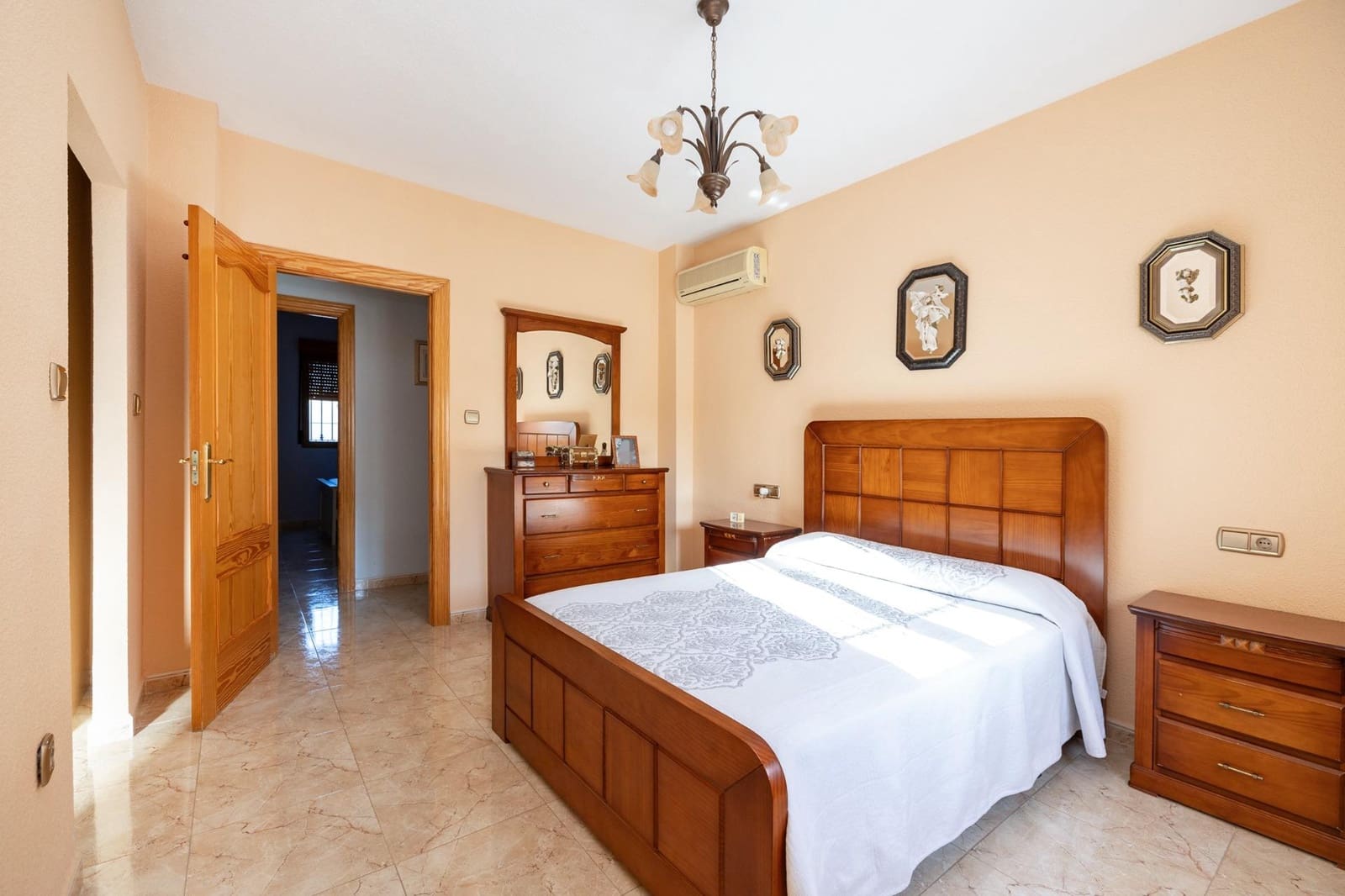 5 soveværelse Villa til salg i Vegas del Genil med garage - € 225.000 (Ref: 9145436)