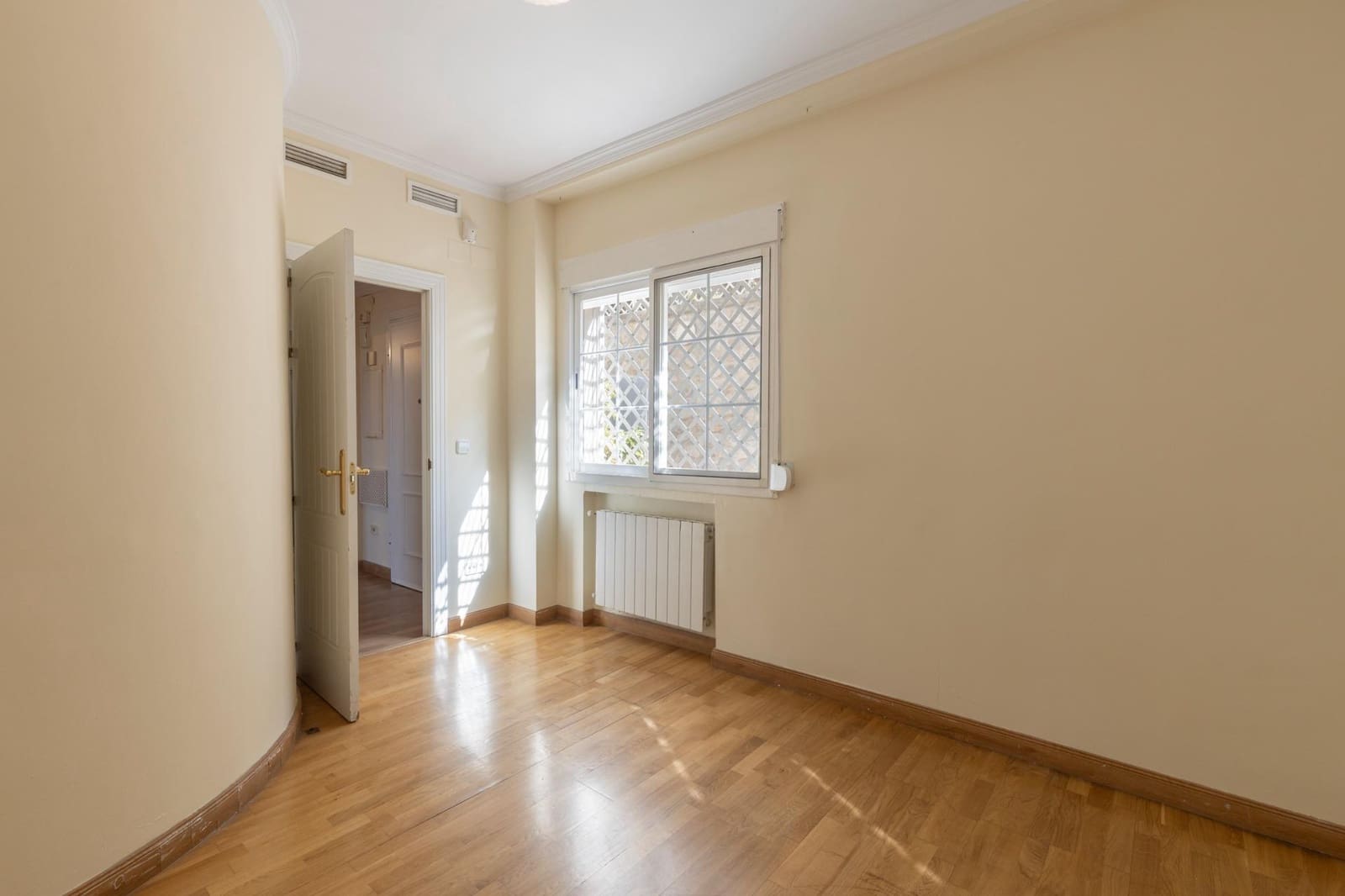 4 soveværelse Rækkehus til salg i Granada by med swimmingpool garage - € 565.000 (Ref: 9147036)