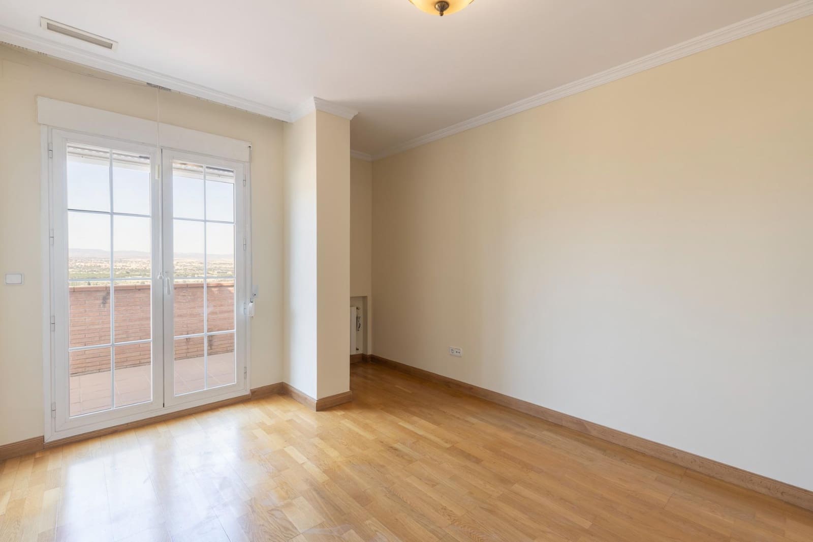 4 soveværelse Rækkehus til salg i Granada by med swimmingpool garage - € 565.000 (Ref: 9147036)