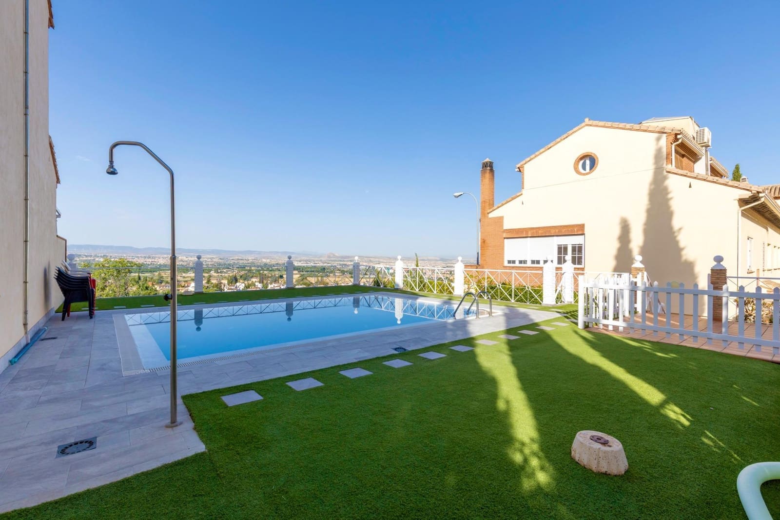 4 soveværelse Rækkehus til salg i Granada by med swimmingpool garage - € 565.000 (Ref: 9147036)