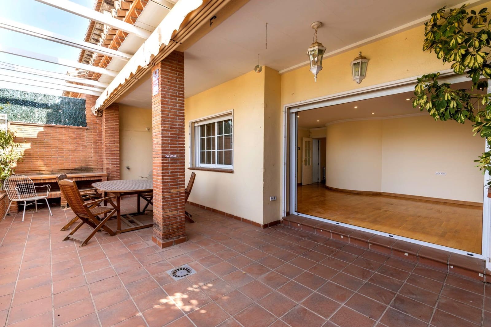 4 soveværelse Rækkehus til salg i Granada by med swimmingpool garage - € 565.000 (Ref: 9147036)