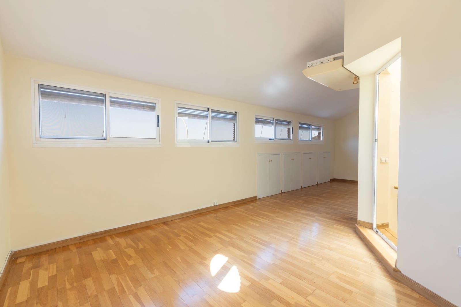 4 soveværelse Rækkehus til salg i Granada by med swimmingpool garage - € 565.000 (Ref: 9147036)