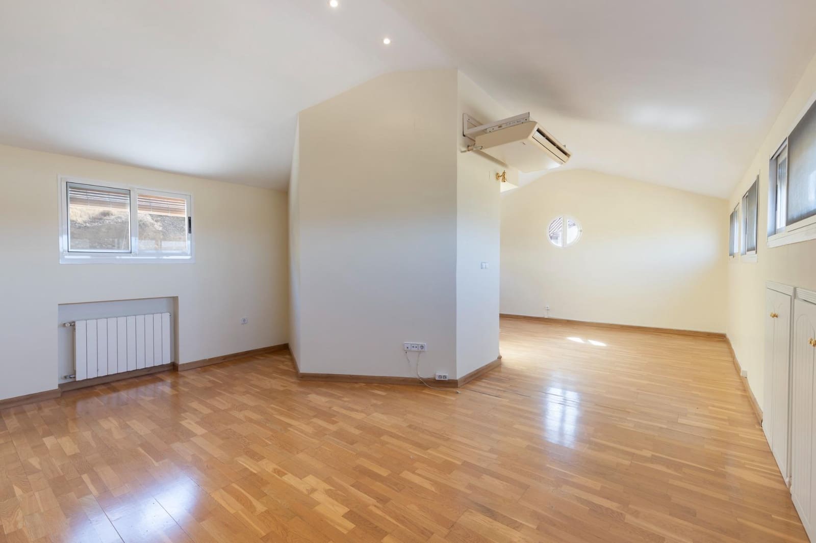 4 soveværelse Rækkehus til salg i Granada by med swimmingpool garage - € 565.000 (Ref: 9147036)