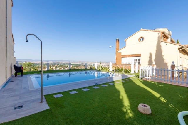 4 soveværelse Rækkehus til salg i Granada by med swimmingpool garage - € 565.000 (Ref: 9147036)