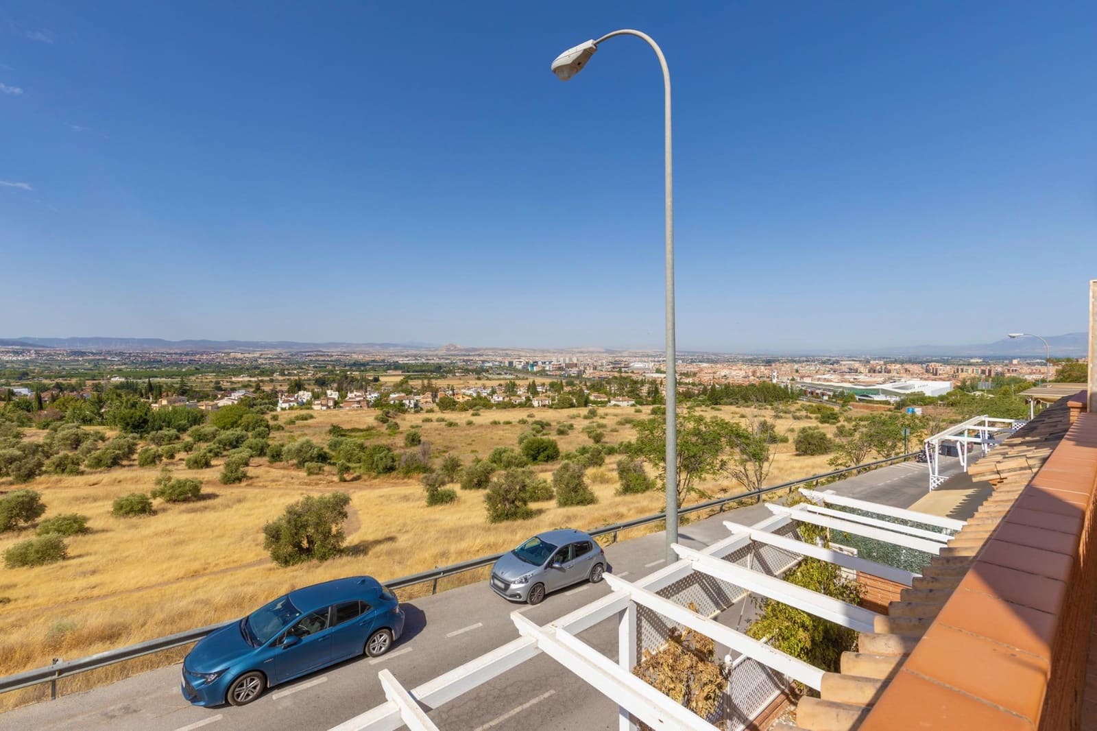 4 soveværelse Rækkehus til salg i Granada by med swimmingpool garage - € 565.000 (Ref: 9147036)