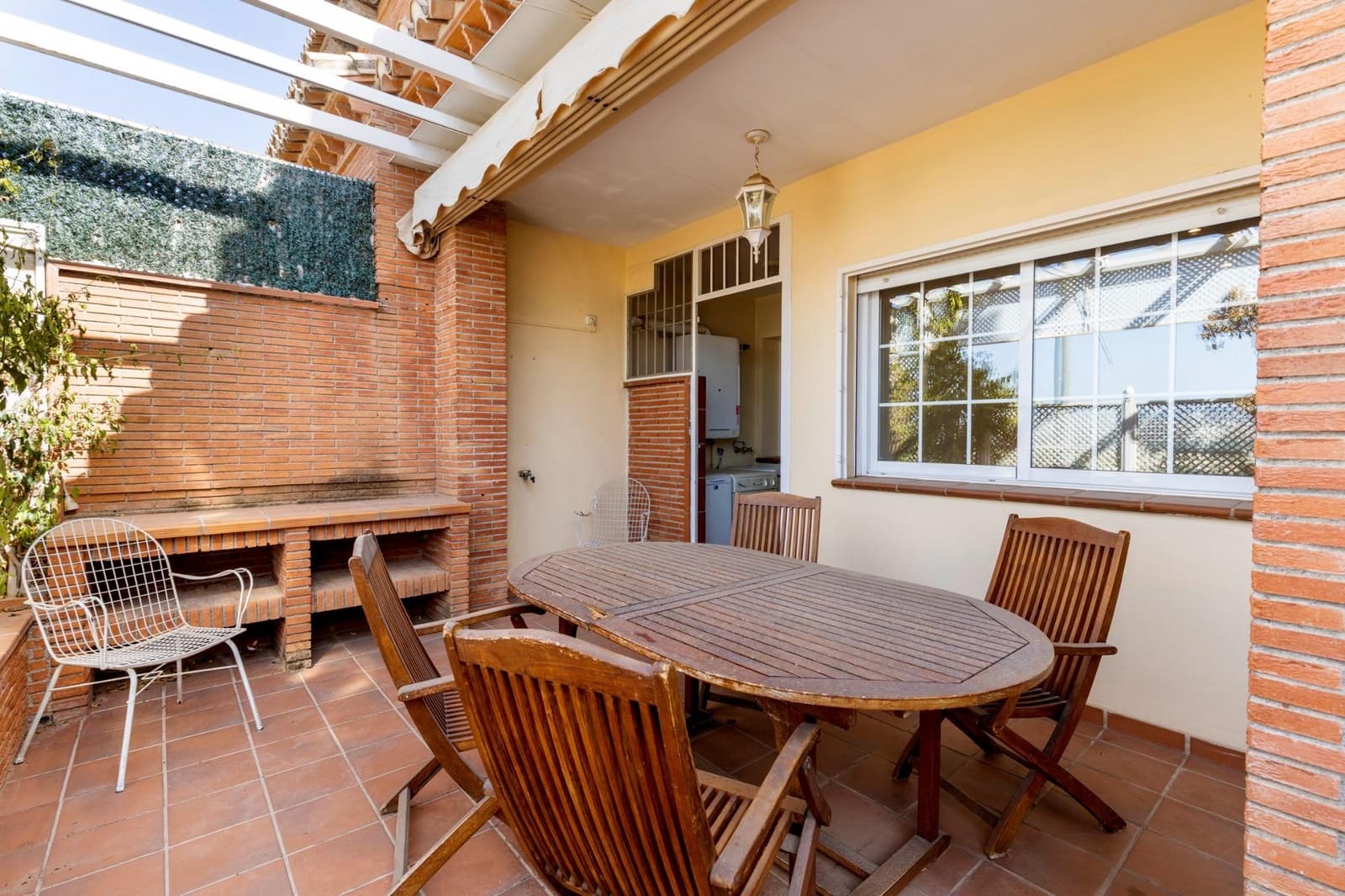 4 soveværelse Rækkehus til salg i Granada by med swimmingpool garage - € 565.000 (Ref: 9147036)