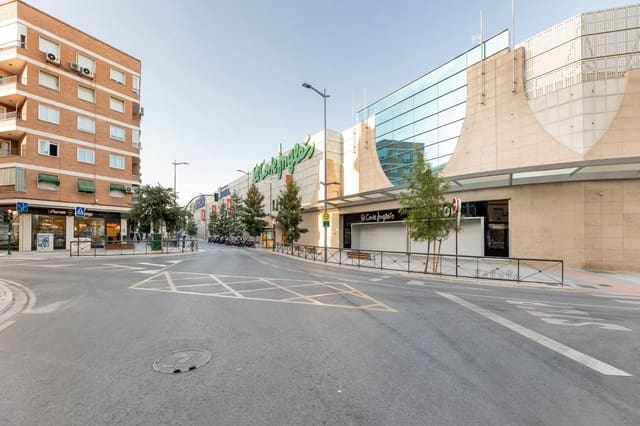 3 soveværelse Lejlighed til salg i Camino de Ronda - Rosaleda, Granada by - € 250.000 (Ref: 9147037)