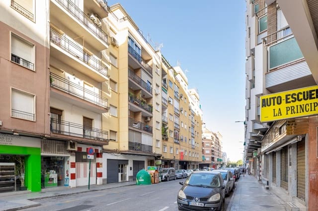 3 soveværelse Lejlighed til salg i Camino de Ronda - Rosaleda, Granada by - € 250.000 (Ref: 9147037)