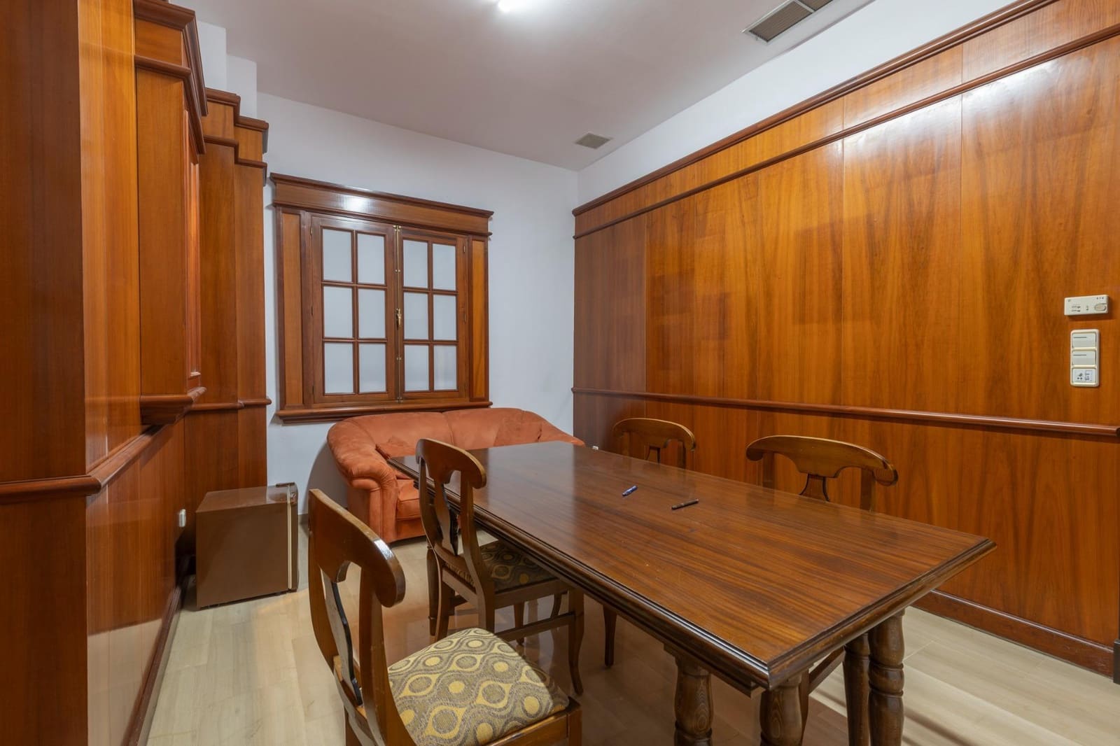 Erhverv til salg i Granada by - € 1.350.000 (Ref: 9159404)