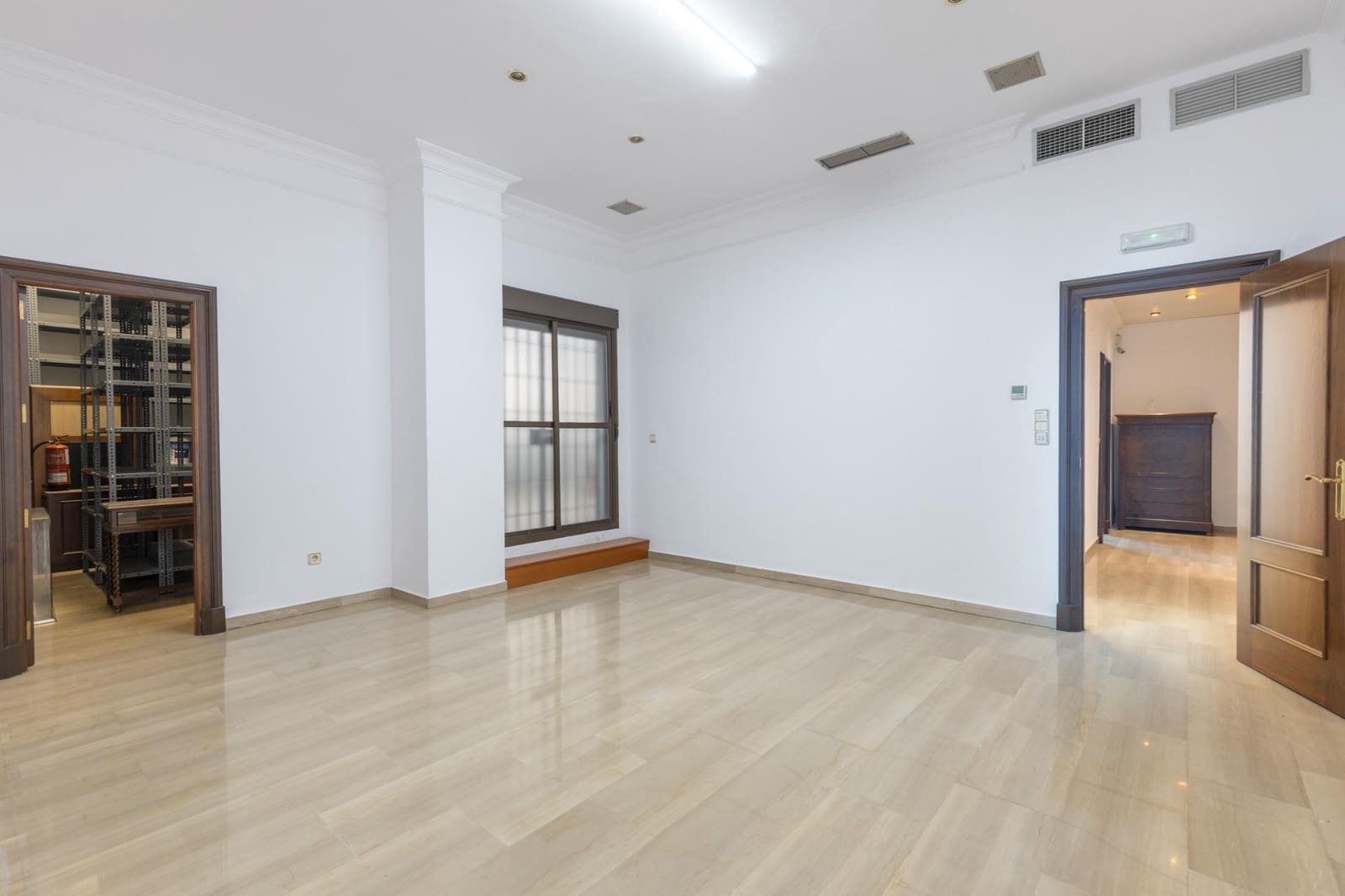 Erhverv til salg i Granada by - € 1.350.000 (Ref: 9159404)