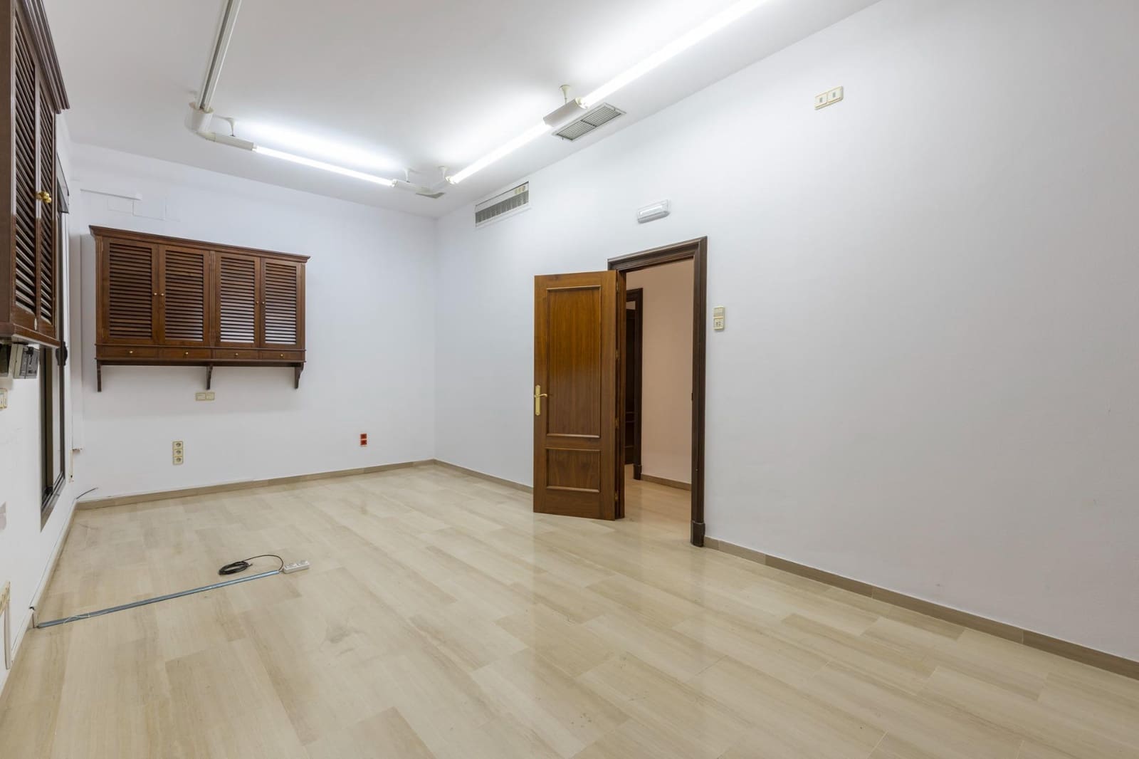 Erhverv til salg i Granada by - € 1.350.000 (Ref: 9159404)