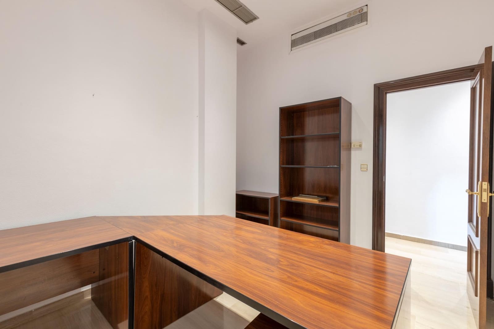 Erhverv til salg i Granada by - € 1.350.000 (Ref: 9159404)