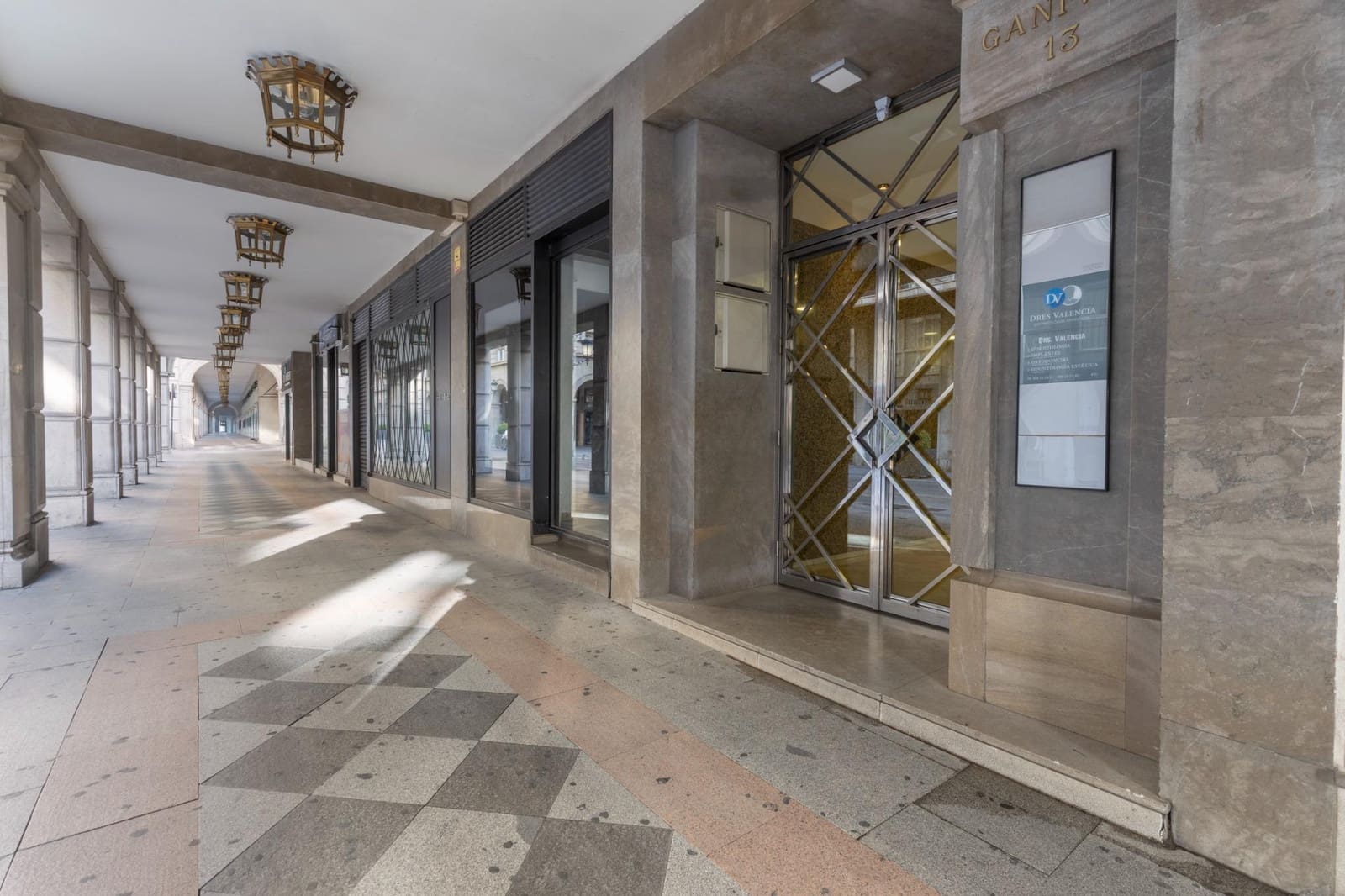 Erhverv til salg i Granada by - € 1.350.000 (Ref: 9159404)