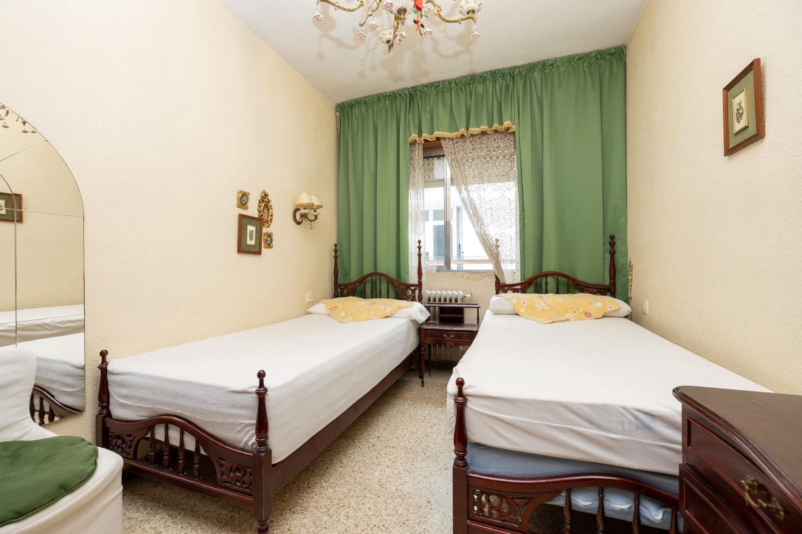 5 soveværelse Lejlighed til salg i Granada by med garage - € 368.000 (Ref: 9165716)