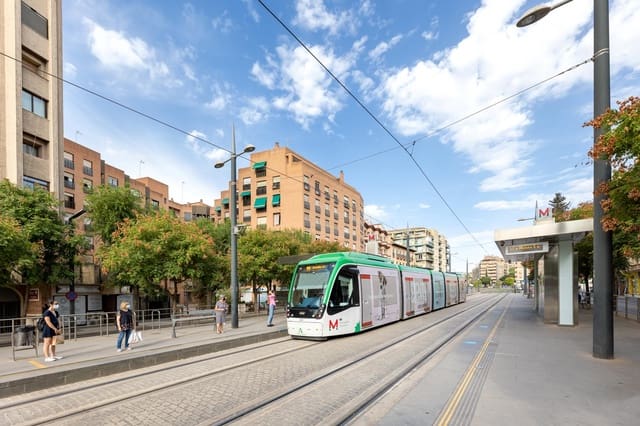 4 soveværelse Lejlighed til salg i Pajaritos - Plaza de Toros, Granada by - € 425.000 (Ref: 9169486)