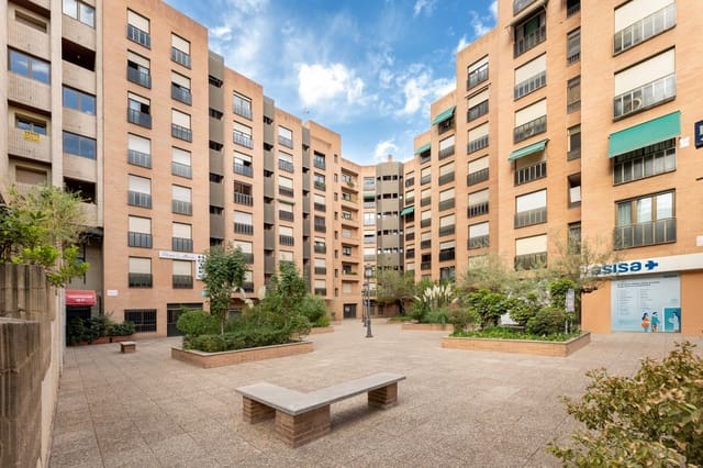 4 soveværelse Lejlighed til salg i Pajaritos - Plaza de Toros, Granada by - € 425.000 (Ref: 9169486)