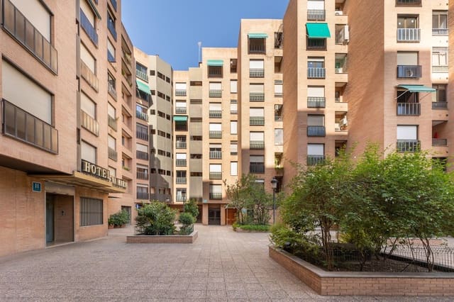 4 soveværelse Lejlighed til salg i Pajaritos - Plaza de Toros, Granada by - € 359.000 (Ref: 9169486)