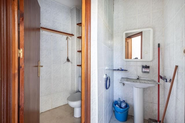 Commercieel te koop in Granada stad - € 299.000 (Ref: 9185332)