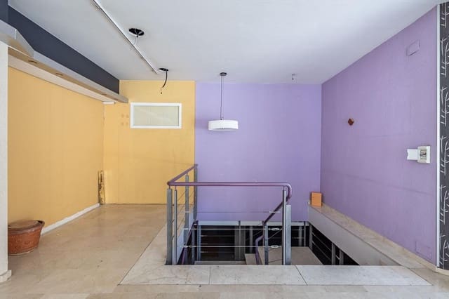 Commercieel te koop in Granada stad - € 299.000 (Ref: 9185332)