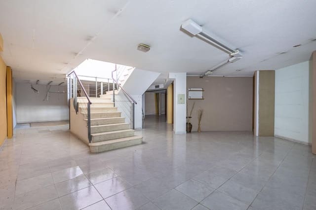 Commercieel te koop in Granada stad - € 299.000 (Ref: 9185332)