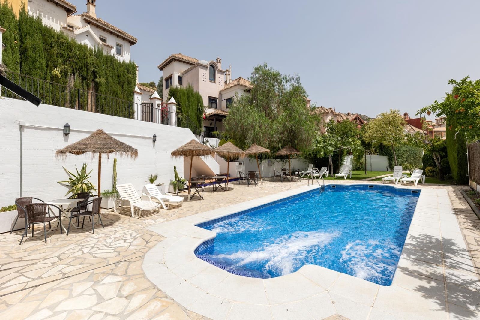 4 soveværelse Rækkehus til salg i Granada by med swimmingpool garage - € 430.000 (Ref: 9186842)