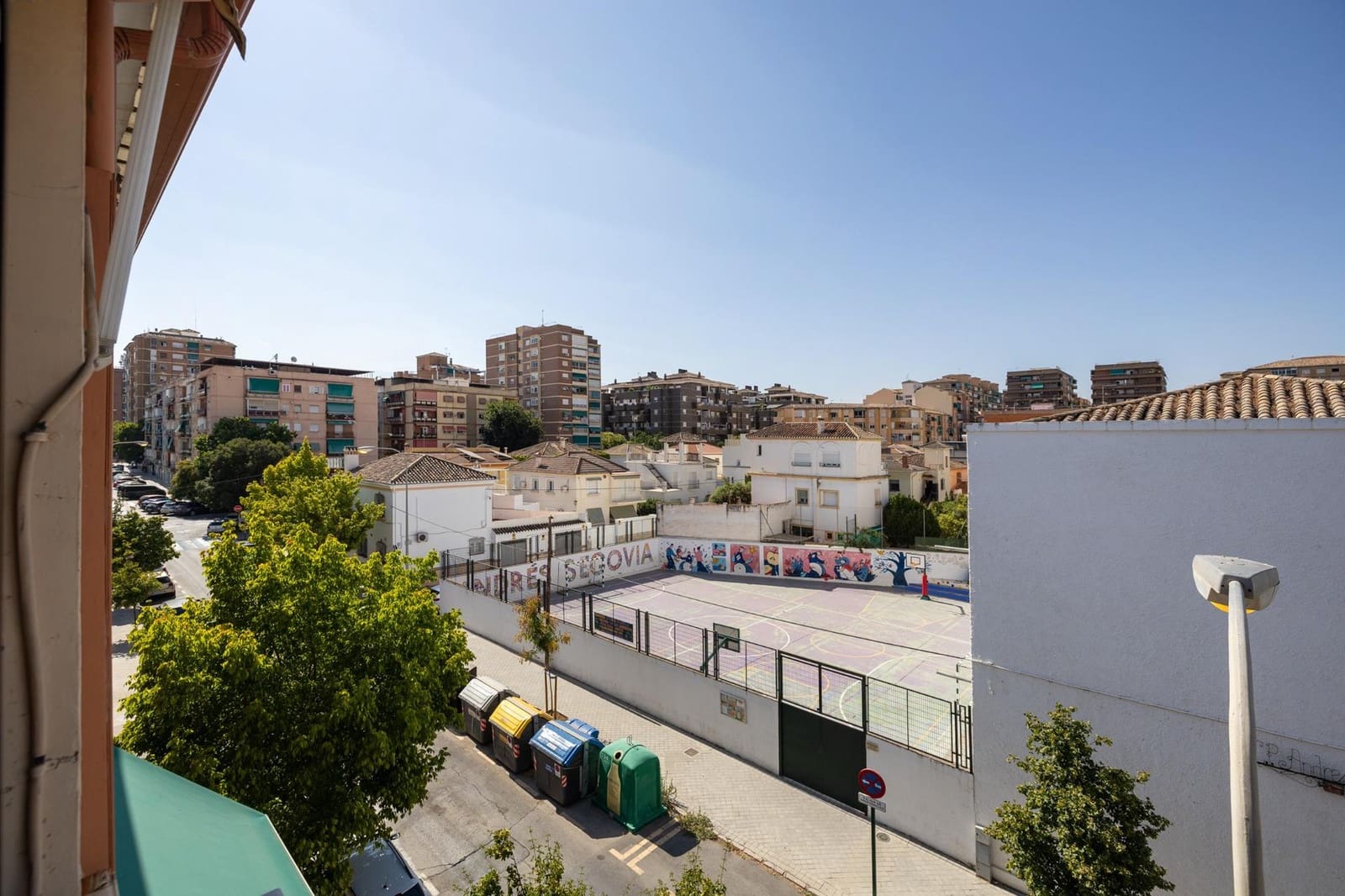 Piso de 3 habitaciones en Granada ciudad en venta - 180.000 € (Ref: 9215371)