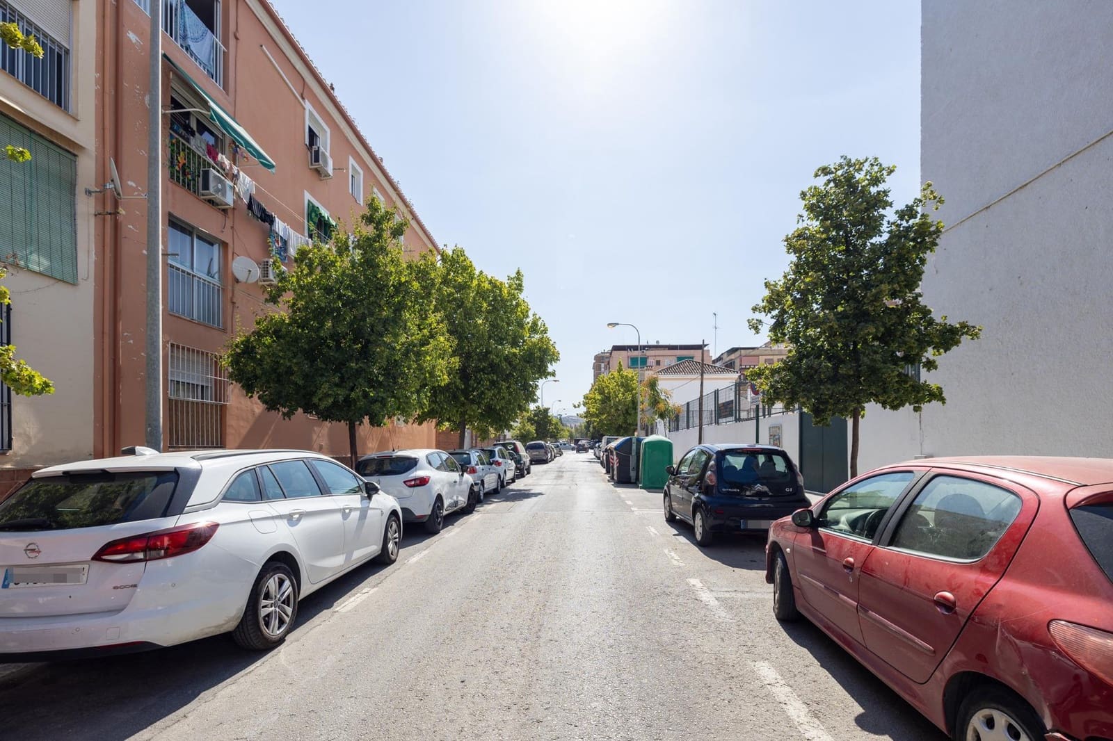 Piso de 3 habitaciones en Granada ciudad en venta - 180.000 € (Ref: 9215371)