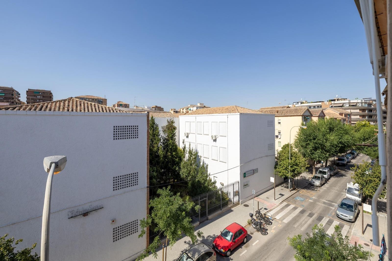 Piso de 3 habitaciones en Granada ciudad en venta - 180.000 € (Ref: 9215371)