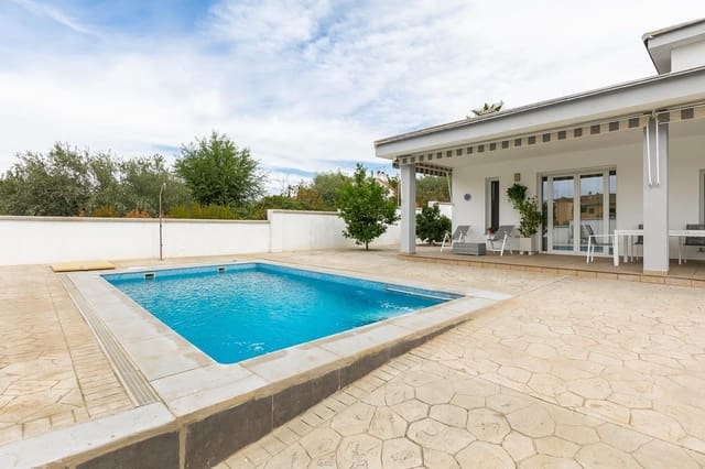 3 soveværelse Villa til salg i Cúllar Vega med swimmingpool garage - € 610.000 (Ref: 9228467)