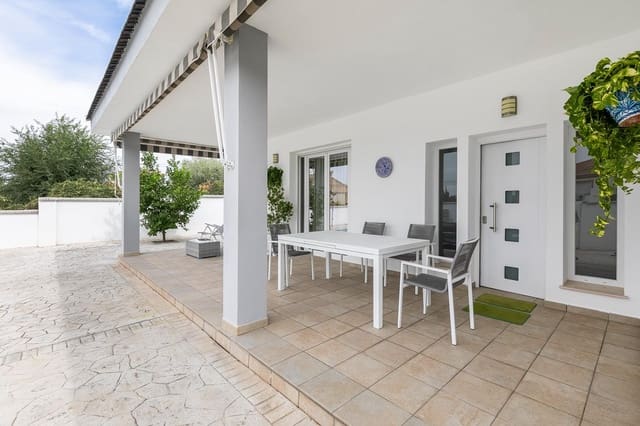 3 soveværelse Villa til salg i Cúllar Vega med swimmingpool garage - € 610.000 (Ref: 9228467)