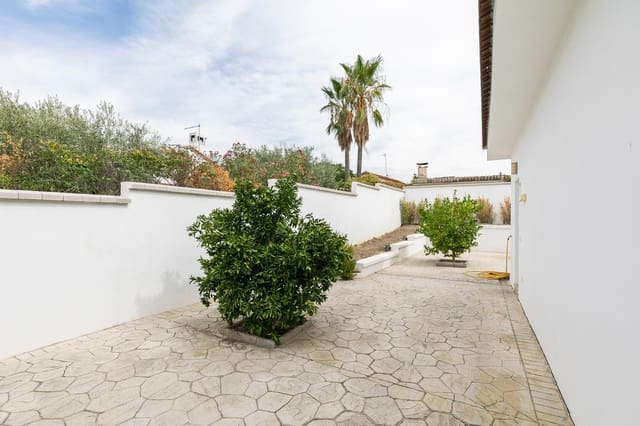 3 soveværelse Villa til salg i Cúllar Vega med swimmingpool garage - € 610.000 (Ref: 9228467)