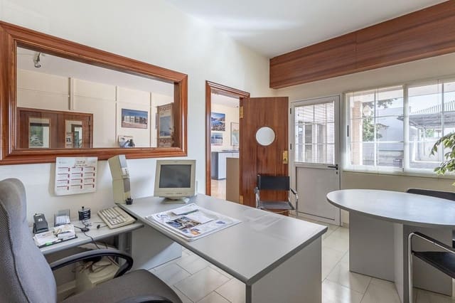 4 bedroom Business for sale in Alhendín - € 279,000 (Ref: 9240339)