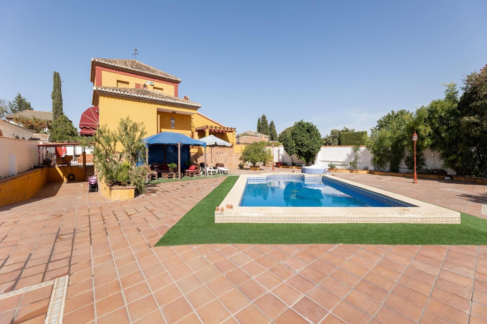 5 bedroom Villa for sale in Albolote with garage - € 430,000 (Ref: 9243367)